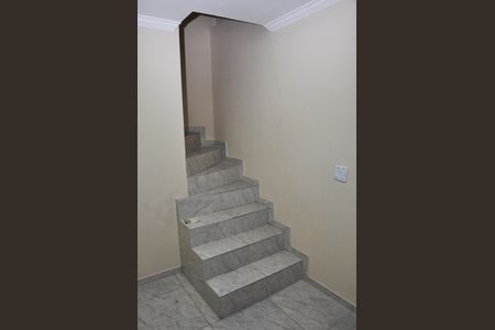 Casa à venda com 130m², 3 quartos e 1 vaga Casa à venda com 130m², 3 quartos e 1 vagaDetalhe - Escada Quartos