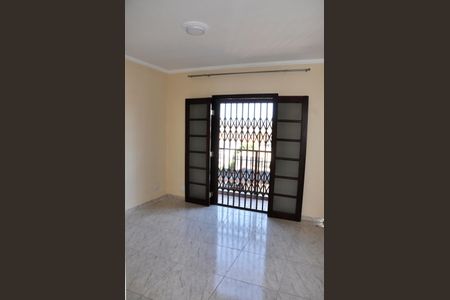 Casa à venda com 130m², 3 quartos e 1 vaga Casa à venda com 130m², 3 quartos e 1 vagaDetalhe - Quarto 01 com Suíte e Varanda
