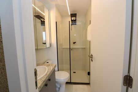Banheiro de kitnet/studio para alugar com 1 quarto, 20m² em Caminho das Árvores, Salvador