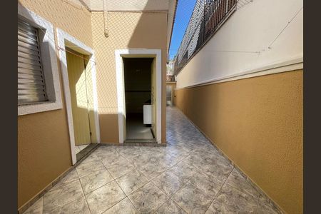 Quintal de casa à venda com 3 quartos, 160m² em Jardim Bonfiglioli, São Paulo