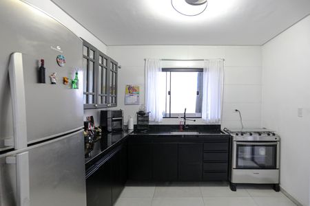 Cozinha de casa para alugar com 3 quartos, 188m² em Vila Lavinia, Mogi das Cruzes