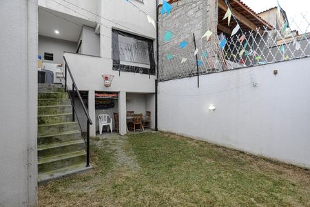 Quintal de casa para alugar com 3 quartos, 188m² em Vila Lavinia, Mogi das Cruzes