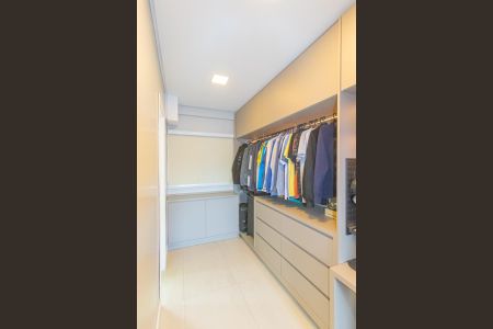 Apartamento para alugar com 115m², 2 quartos e 1 vaga Apartamento para alugar com 115m², 2 quartos e 1 vagaCloset da suíte