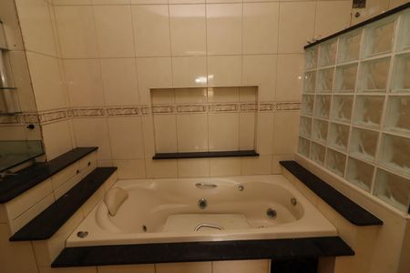 Casa à venda com 213m², 3 quartos e 2 vagasBanheiro da Suíte 