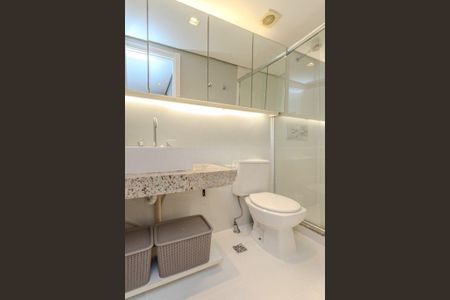 Banheiro de apartamento para alugar com 2 quartos, 47m² em Centro Histórico, Porto Alegre