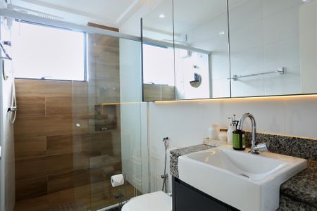 Banheiro de apartamento para alugar com 1 quarto, 41m² em Funcionários, Belo Horizonte