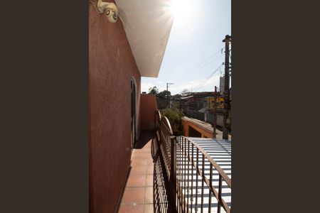 Casa à venda com 158m², 4 quartos e 2 vagas Casa à venda com 158m², 4 quartos e 2 vagasÁrea externa