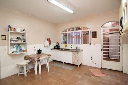 Casa à venda com 158m², 4 quartos e 2 vagas Casa à venda com 158m², 4 quartos e 2 vagasCozinha
