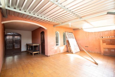 Casa à venda com 158m², 4 quartos e 2 vagas Casa à venda com 158m², 4 quartos e 2 vagasÁrea externa