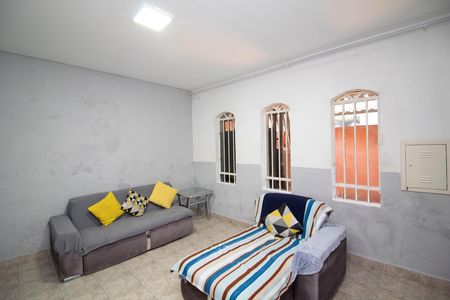 Casa à venda com 158m², 4 quartos e 2 vagas Casa à venda com 158m², 4 quartos e 2 vagasSala