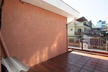 Casa à venda com 158m², 4 quartos e 2 vagas Casa à venda com 158m², 4 quartos e 2 vagasÁrea externa