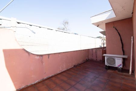 Casa à venda com 158m², 4 quartos e 2 vagas Casa à venda com 158m², 4 quartos e 2 vagasÁrea externa