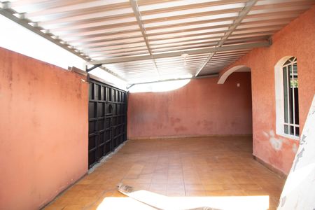 Casa à venda com 158m², 4 quartos e 2 vagas Casa à venda com 158m², 4 quartos e 2 vagasÁrea externa