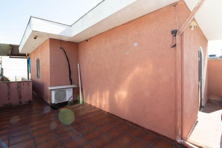 Casa à venda com 158m², 4 quartos e 2 vagas Casa à venda com 158m², 4 quartos e 2 vagasÁrea externa
