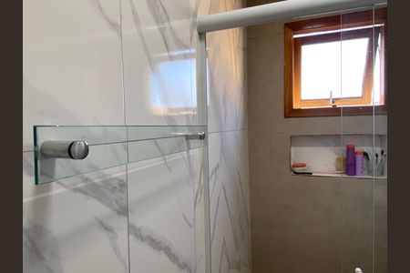 Casa à venda com 300m², 5 quartos e 2 vagas Casa à venda com 300m², 5 quartos e 2 vagasBanheiro