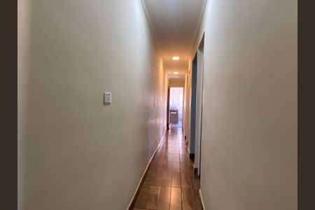 Casa à venda com 300m², 5 quartos e 2 vagas Casa à venda com 300m², 5 quartos e 2 vagasCorredor