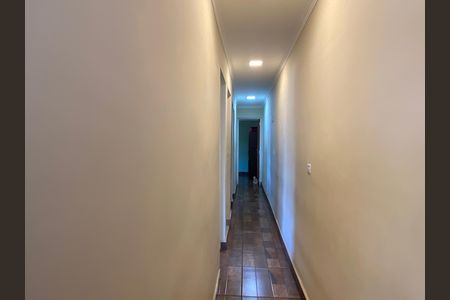 Casa à venda com 300m², 5 quartos e 2 vagas Casa à venda com 300m², 5 quartos e 2 vagasCorredor