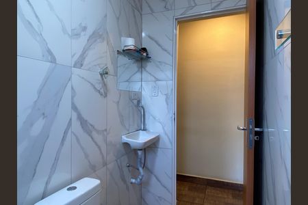 Banheiro de casa à venda com 5 quartos, 300m² em Veloso, Osasco