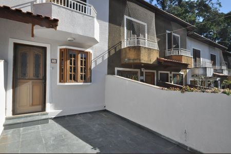 Casa de condomínio à venda com 133m², 2 quartos e 1 vagaGaragem