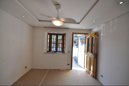 Sala de casa de condomínio à venda com 2 quartos, 133m² em Horto Florestal, São Paulo
