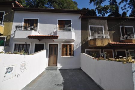 Casa de condomínio à venda com 133m², 2 quartos e 1 vagaFachada
