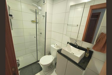 Banheiro de apartamento à venda com 2 quartos, 48m² em Olaria, Canoas