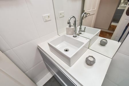Casa de condomínio à venda com 140m², 3 quartos e 2 vagasBanheiro da suíte