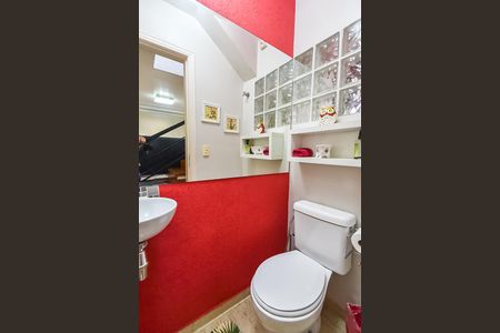 Casa de condomínio à venda com 140m², 3 quartos e 2 vagasLavabo