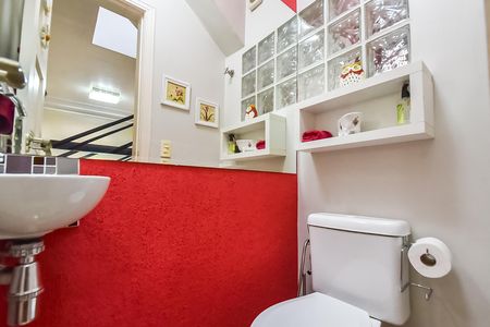 Casa de condomínio à venda com 140m², 3 quartos e 2 vagasLavabo