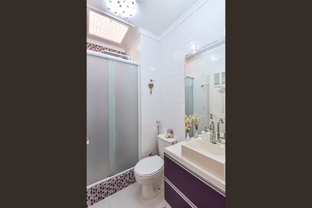 Casa de condomínio à venda com 140m², 3 quartos e 2 vagasBanheiro social