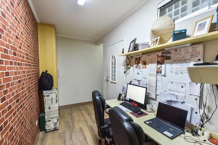 Casa de condomínio à venda com 140m², 3 quartos e 2 vagasEscritório