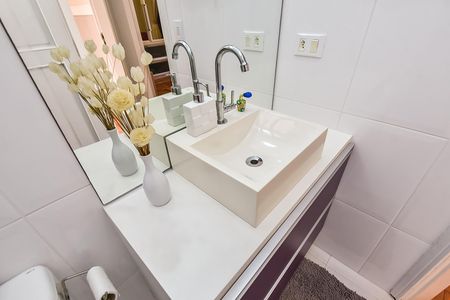 Casa de condomínio à venda com 140m², 3 quartos e 2 vagasBanheiro social