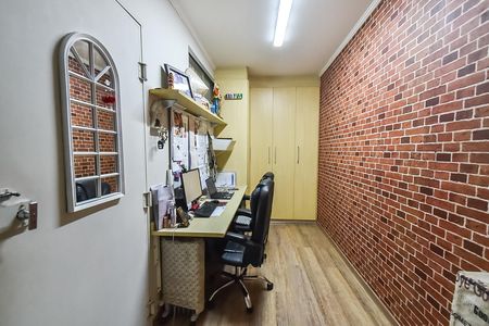 Casa de condomínio à venda com 140m², 3 quartos e 2 vagasEscritório