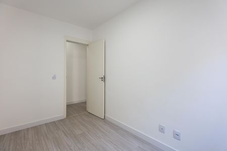 Quarto 2 de apartamento para alugar com 2 quartos, 43m² em Jardim Tres Irmaos, Taboão da Serra