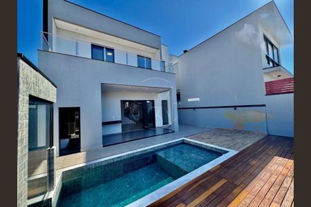Casa de condomínio à venda com 233m², 3 quartos e 4 vagas