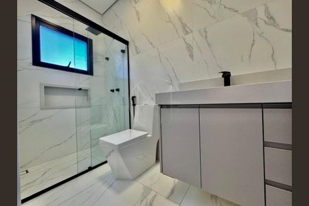 Casa de condomínio à venda com 233m², 3 quartos e 4 vagas