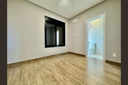 Casa de condomínio à venda com 233m², 3 quartos e 4 vagas