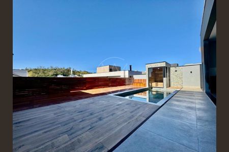 Casa de condomínio à venda com 233m², 3 quartos e 4 vagas