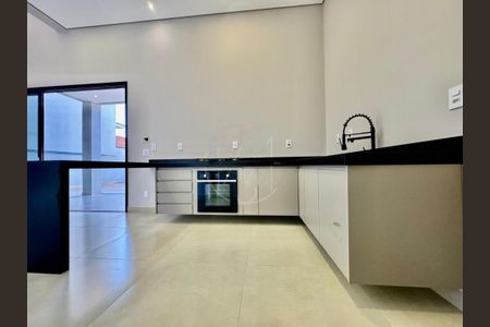 Casa de condomínio à venda com 233m², 3 quartos e 4 vagas