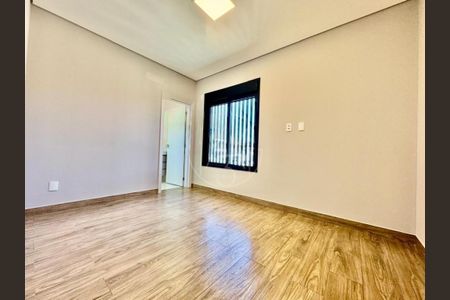 Casa de condomínio à venda com 233m², 3 quartos e 4 vagas