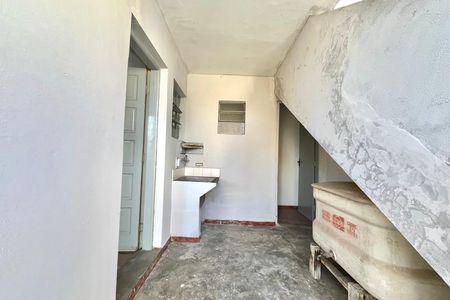 Casa à venda com 300m², 2 quartos e 3 vagas Casa à venda com 300m², 2 quartos e 3 vagasEdícula