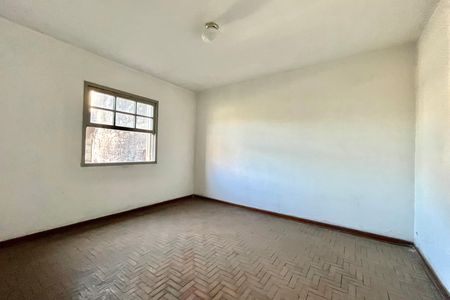 Casa à venda com 300m², 2 quartos e 3 vagas Casa à venda com 300m², 2 quartos e 3 vagasEdícula