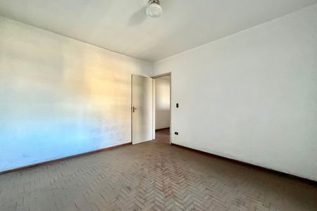 Casa à venda com 300m², 2 quartos e 3 vagas Casa à venda com 300m², 2 quartos e 3 vagasEdícula