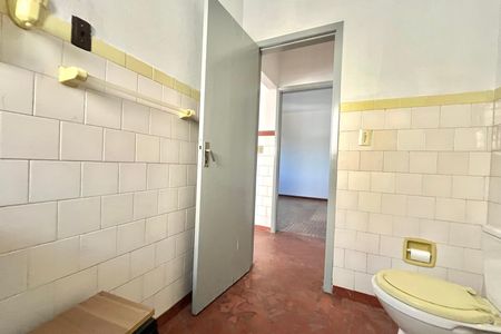 Casa à venda com 300m², 2 quartos e 3 vagas Casa à venda com 300m², 2 quartos e 3 vagasBanheiro