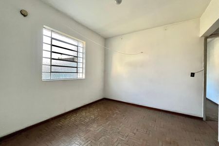 Casa à venda com 300m², 2 quartos e 3 vagas Casa à venda com 300m², 2 quartos e 3 vagasEdícula