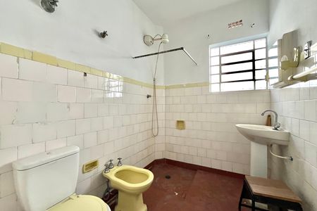 Banheiro de casa à venda com 2 quartos, 300m² em Cidade Domitila, São Paulo