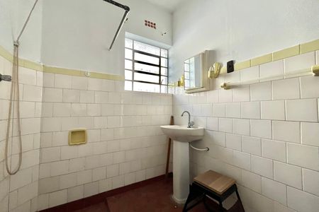 Casa à venda com 300m², 2 quartos e 3 vagas Casa à venda com 300m², 2 quartos e 3 vagasBanheiro