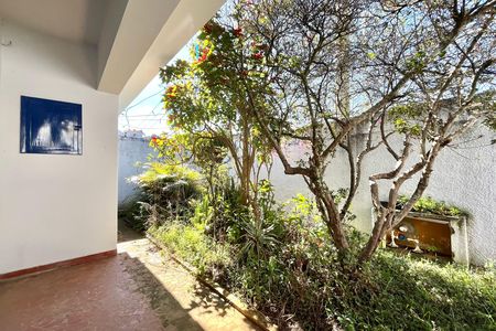 Casa à venda com 300m², 2 quartos e 3 vagas Casa à venda com 300m², 2 quartos e 3 vagasJardim