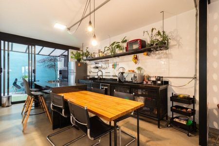 Casa à venda com 2 quartos, 112m² em Alto de Pinheiros, São Paulo