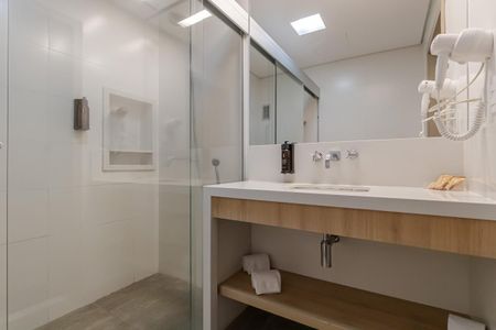 Banheiro de kitnet/studio à venda com 1 quarto, 42m² em Itaim Bibi, São Paulo